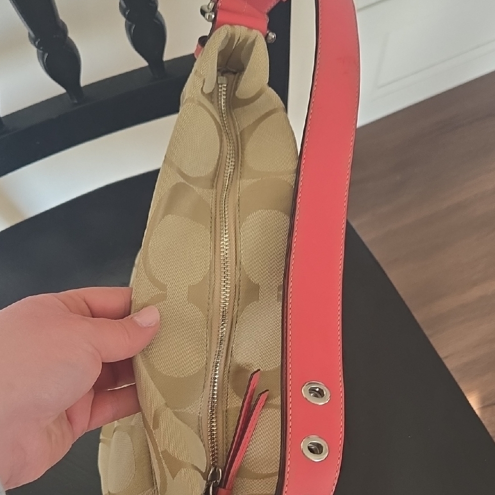 Stylish Tan Shoulder Bag - Picture 4 of 10